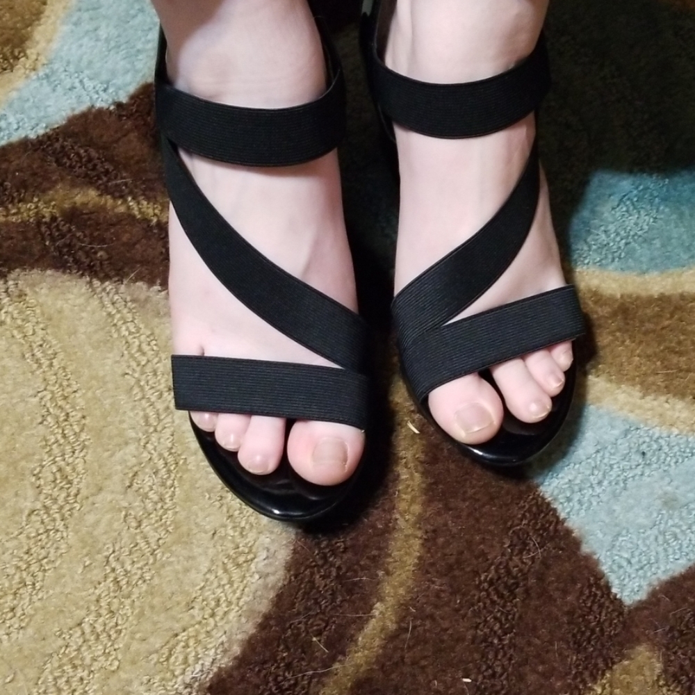 NWOT Style Charles black wedges. Size 10